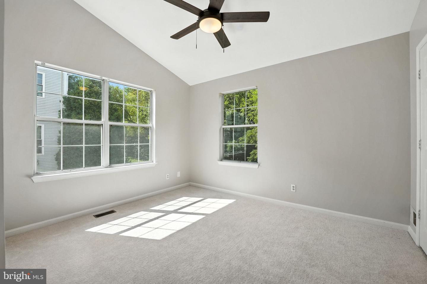 15675 VIEWPOINT CIR, DUMFRIES, Virginia 22025, 2 Bedrooms Bedrooms, ,2 BathroomsBathrooms,Residential,For sale,15675 VIEWPOINT CIR,VAPW2097900 MLS # VAPW2097900
