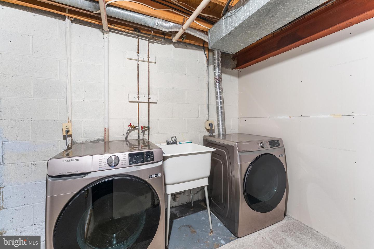 6427 OLD SCOTTS CT, SPRINGFIELD, Virginia 22152, 3 Bedrooms Bedrooms, ,2 BathroomsBathrooms,Residential,For sale,6427 OLD SCOTTS CT,VAFX2251616 MLS # VAFX2251616
