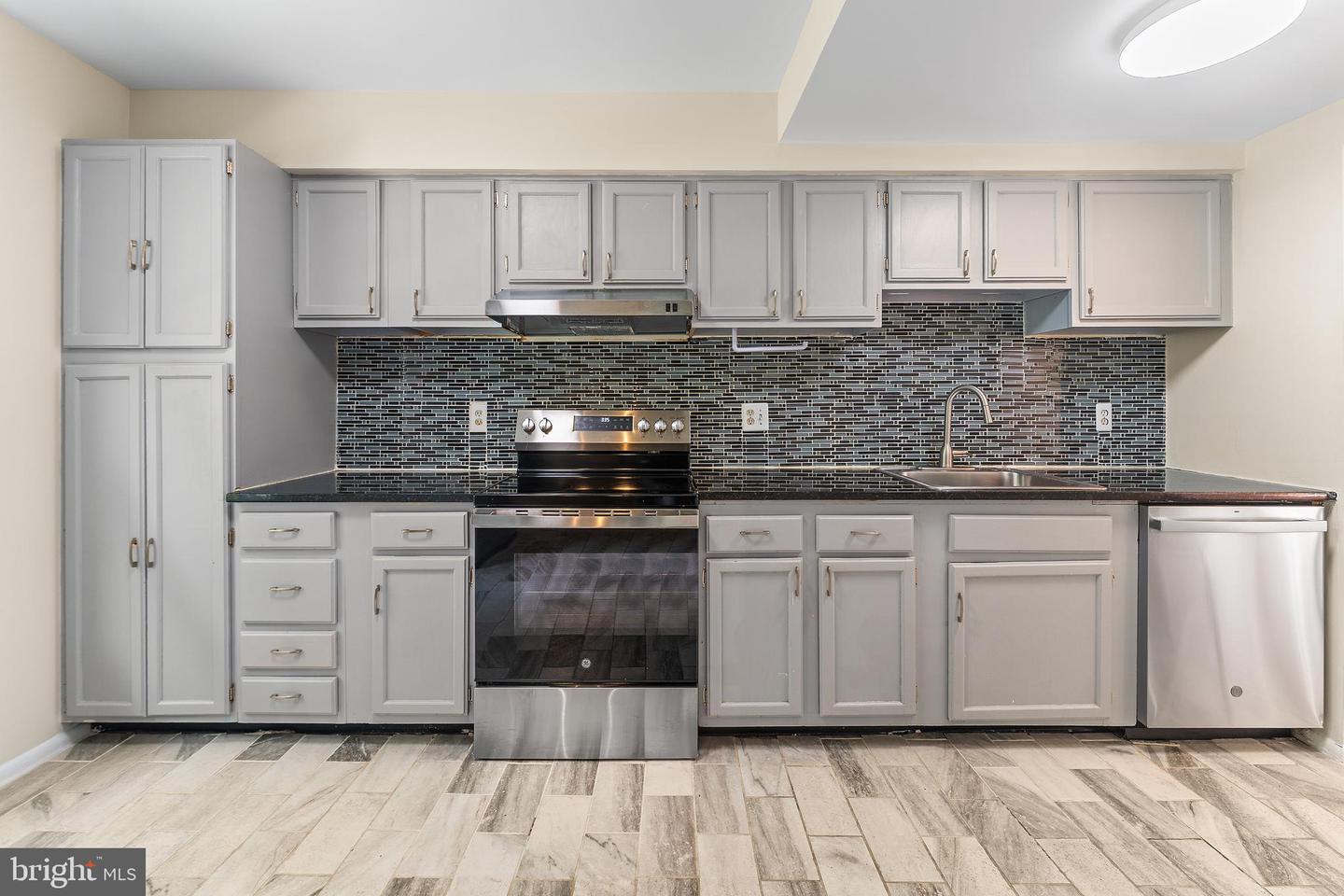 6427 OLD SCOTTS CT, SPRINGFIELD, Virginia 22152, 3 Bedrooms Bedrooms, ,2 BathroomsBathrooms,Residential,For sale,6427 OLD SCOTTS CT,VAFX2251616 MLS # VAFX2251616