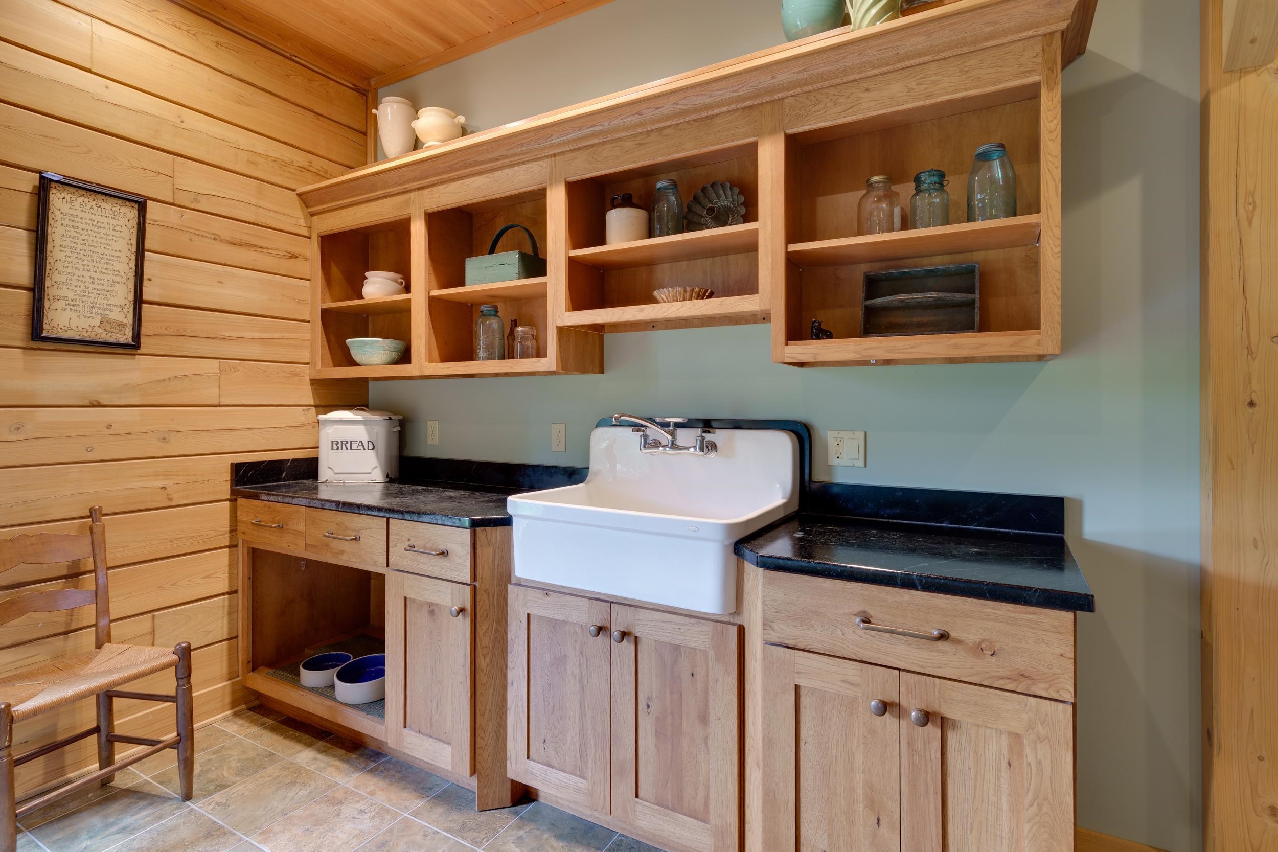 500 LOG CABIN LN, NEW MARKET, Virginia 22844, 3 Bedrooms Bedrooms, ,5 BathroomsBathrooms,Residential,500 LOG CABIN LN,667762 MLS # 667762