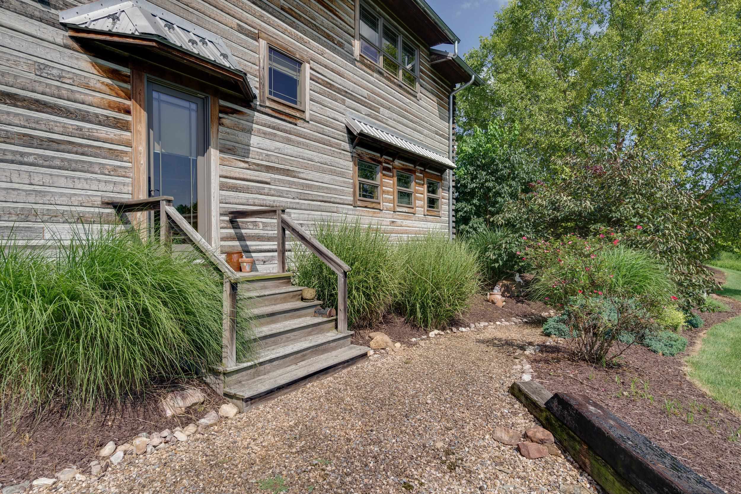 500 LOG CABIN LN, NEW MARKET, Virginia 22844, 3 Bedrooms Bedrooms, ,5 BathroomsBathrooms,Residential,500 LOG CABIN LN,667762 MLS # 667762