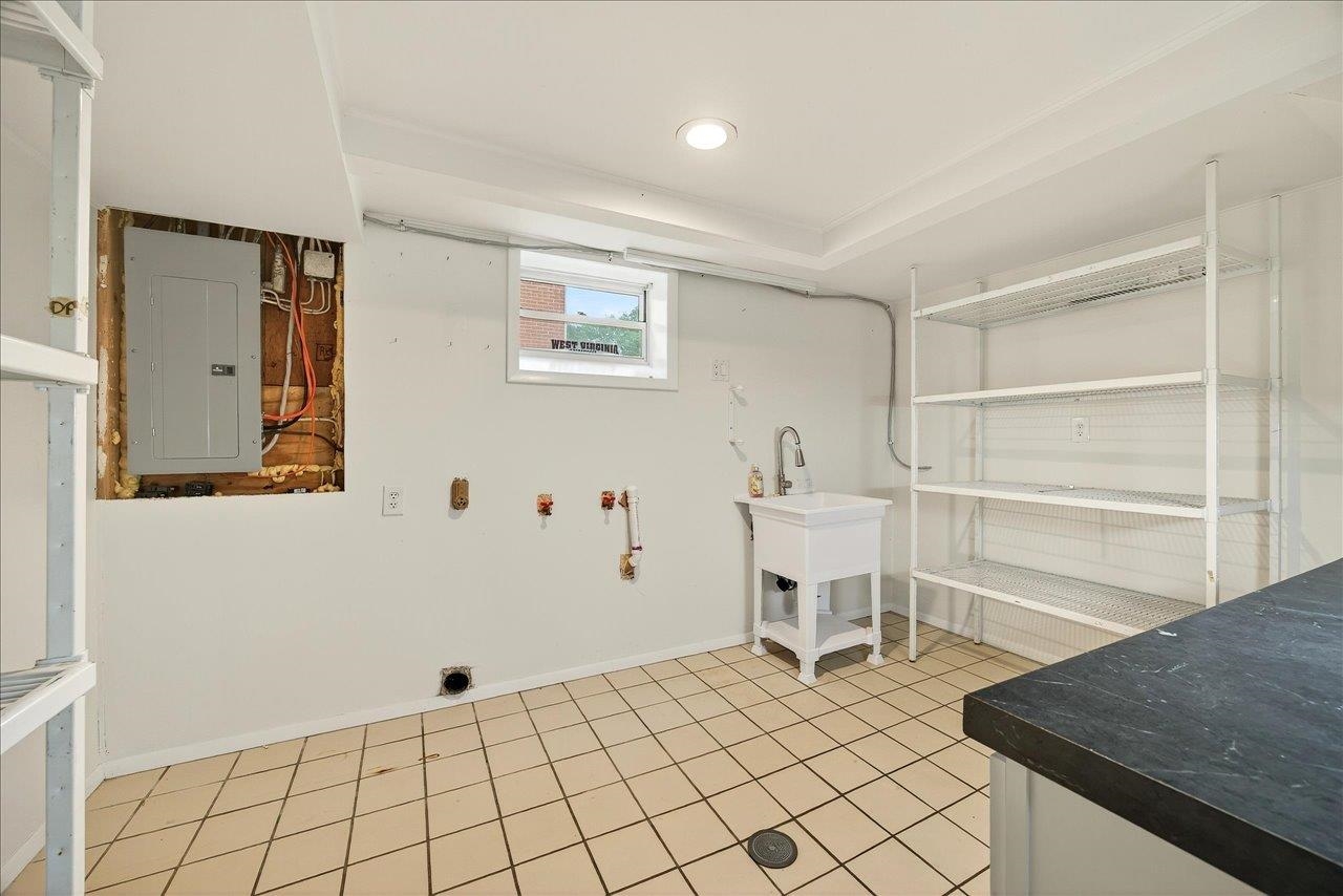 8 BELMONT DR, STAUNTON, Virginia 24401, 2 Bedrooms Bedrooms, ,2 BathroomsBathrooms,Residential,8 BELMONT DR,667982 MLS # 667982