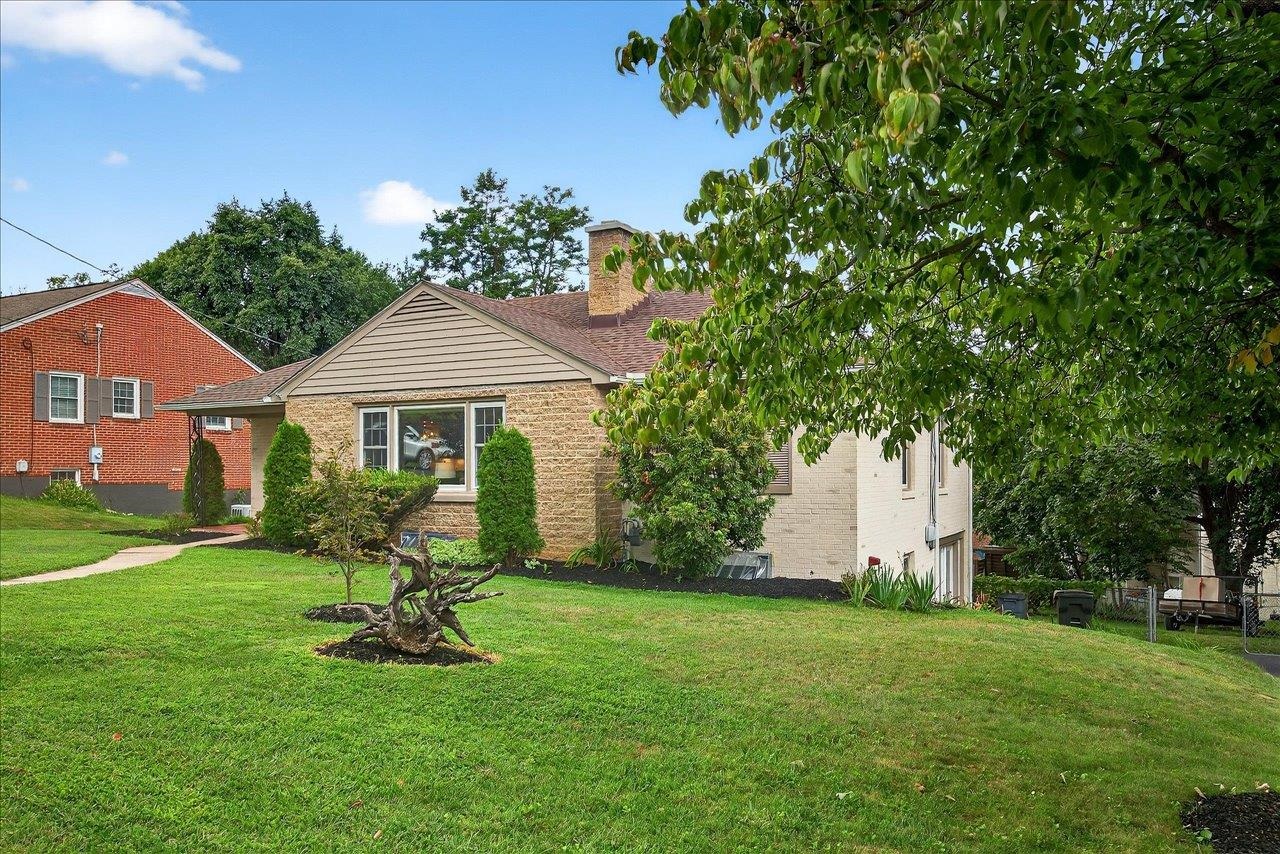 8 BELMONT DR, STAUNTON, Virginia 24401, 2 Bedrooms Bedrooms, ,2 BathroomsBathrooms,Residential,8 BELMONT DR,667982 MLS # 667982