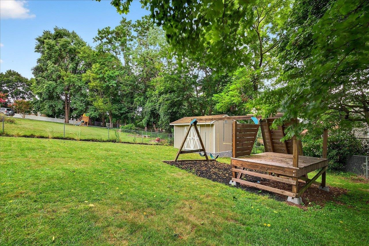 8 BELMONT DR, STAUNTON, Virginia 24401, 2 Bedrooms Bedrooms, ,2 BathroomsBathrooms,Residential,8 BELMONT DR,667982 MLS # 667982
