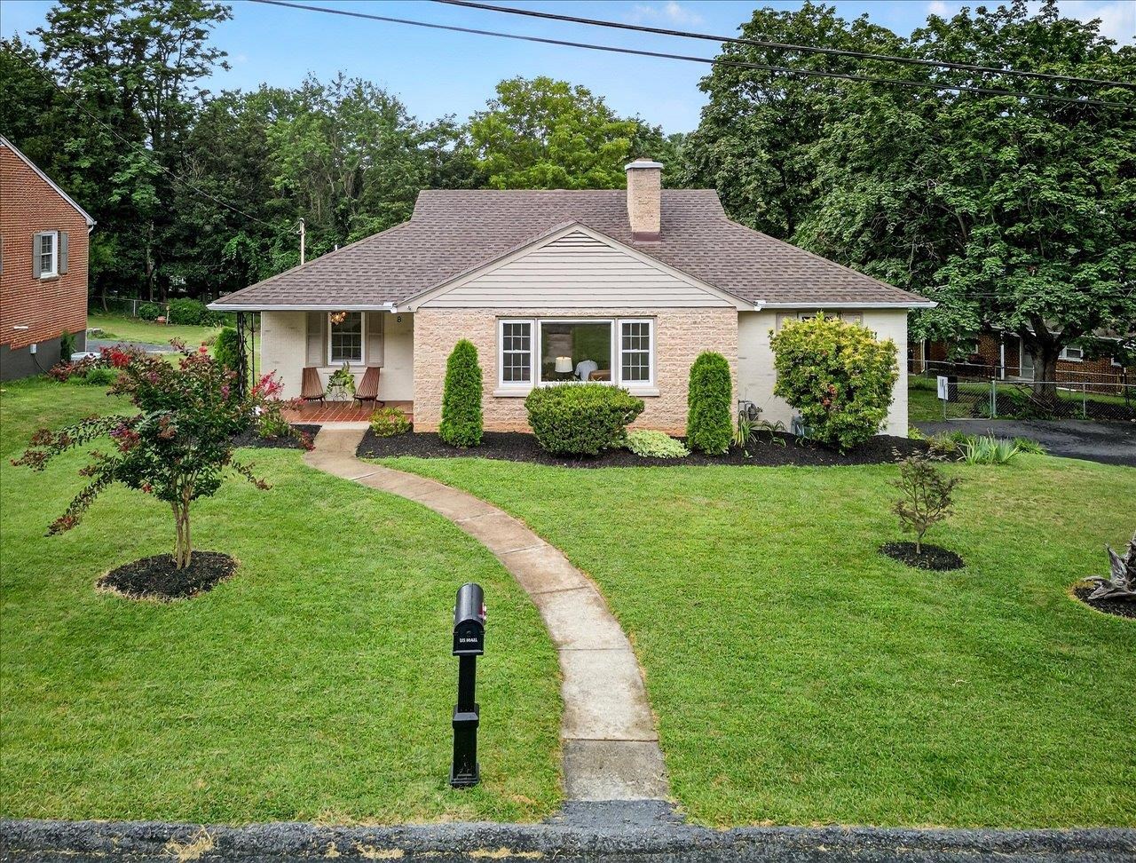 8 BELMONT DR, STAUNTON, Virginia 24401, 2 Bedrooms Bedrooms, ,2 BathroomsBathrooms,Residential,8 BELMONT DR,667982 MLS # 667982