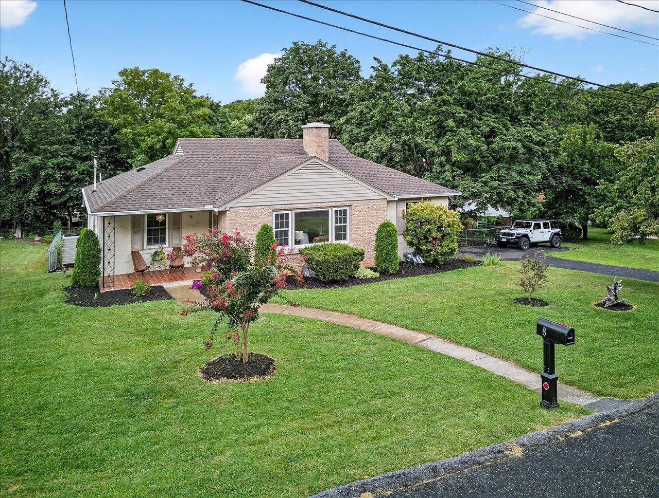 8 BELMONT DR, STAUNTON, Virginia 24401, 2 Bedrooms Bedrooms, ,2 BathroomsBathrooms,Residential,8 BELMONT DR,667982 MLS # 667982