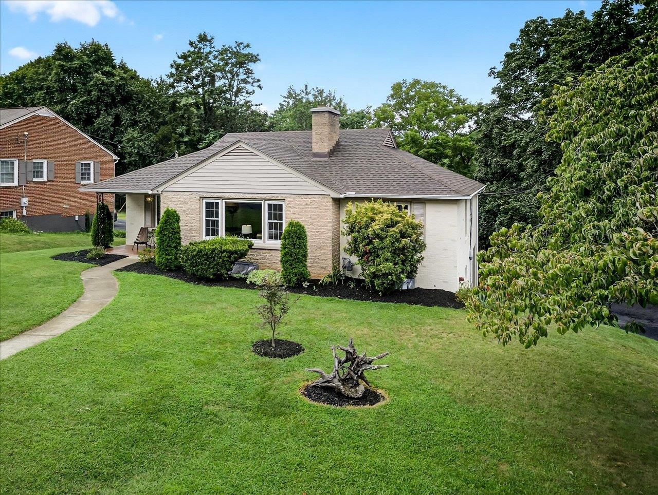 8 BELMONT DR, STAUNTON, Virginia 24401, 2 Bedrooms Bedrooms, ,2 BathroomsBathrooms,Residential,8 BELMONT DR,667982 MLS # 667982