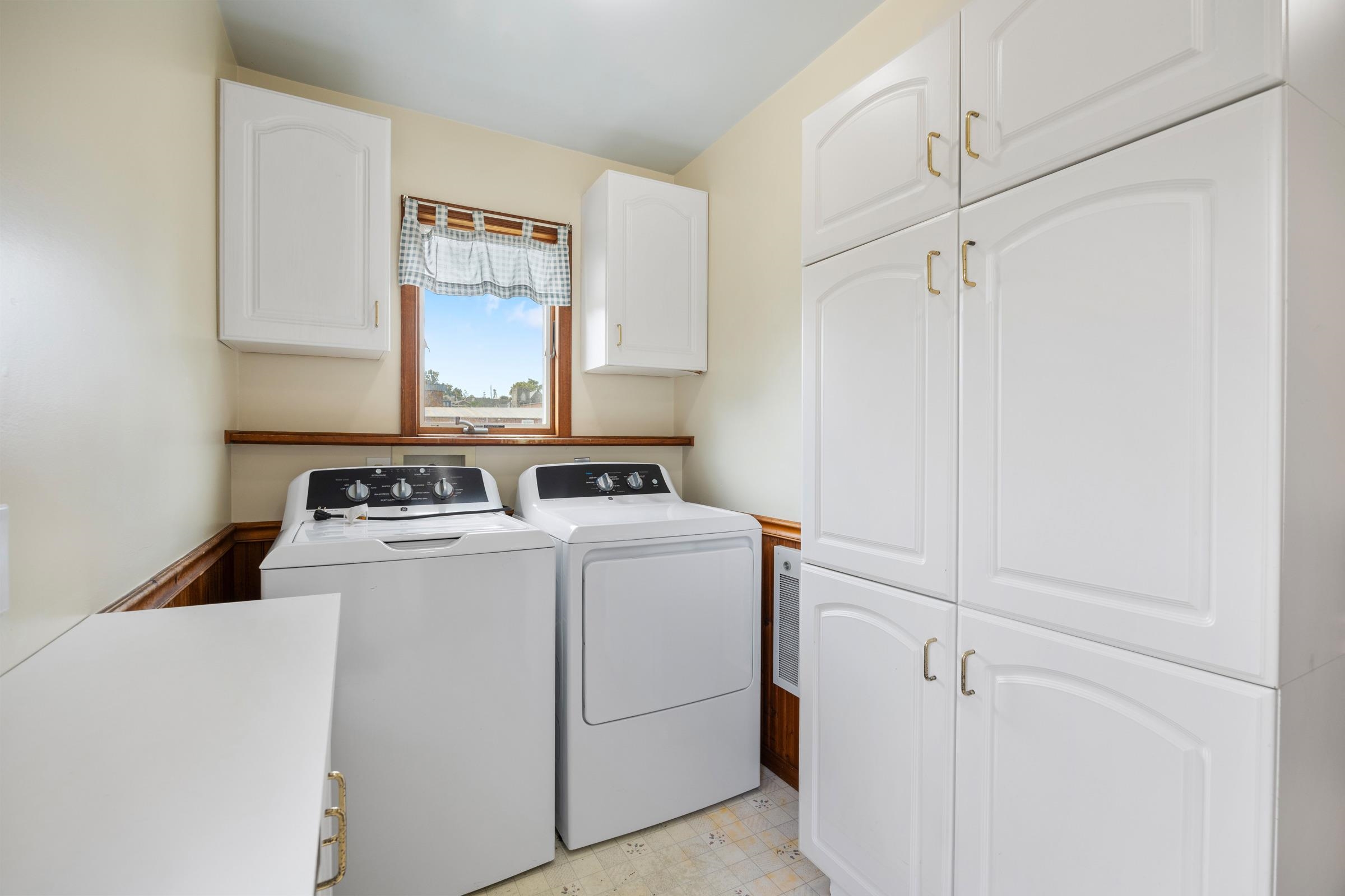 66 N BROAD ST, LURAY, Virginia 22835, 4 Bedrooms Bedrooms, ,2 BathroomsBathrooms,Residential,66 N BROAD ST,667985 MLS # 667985