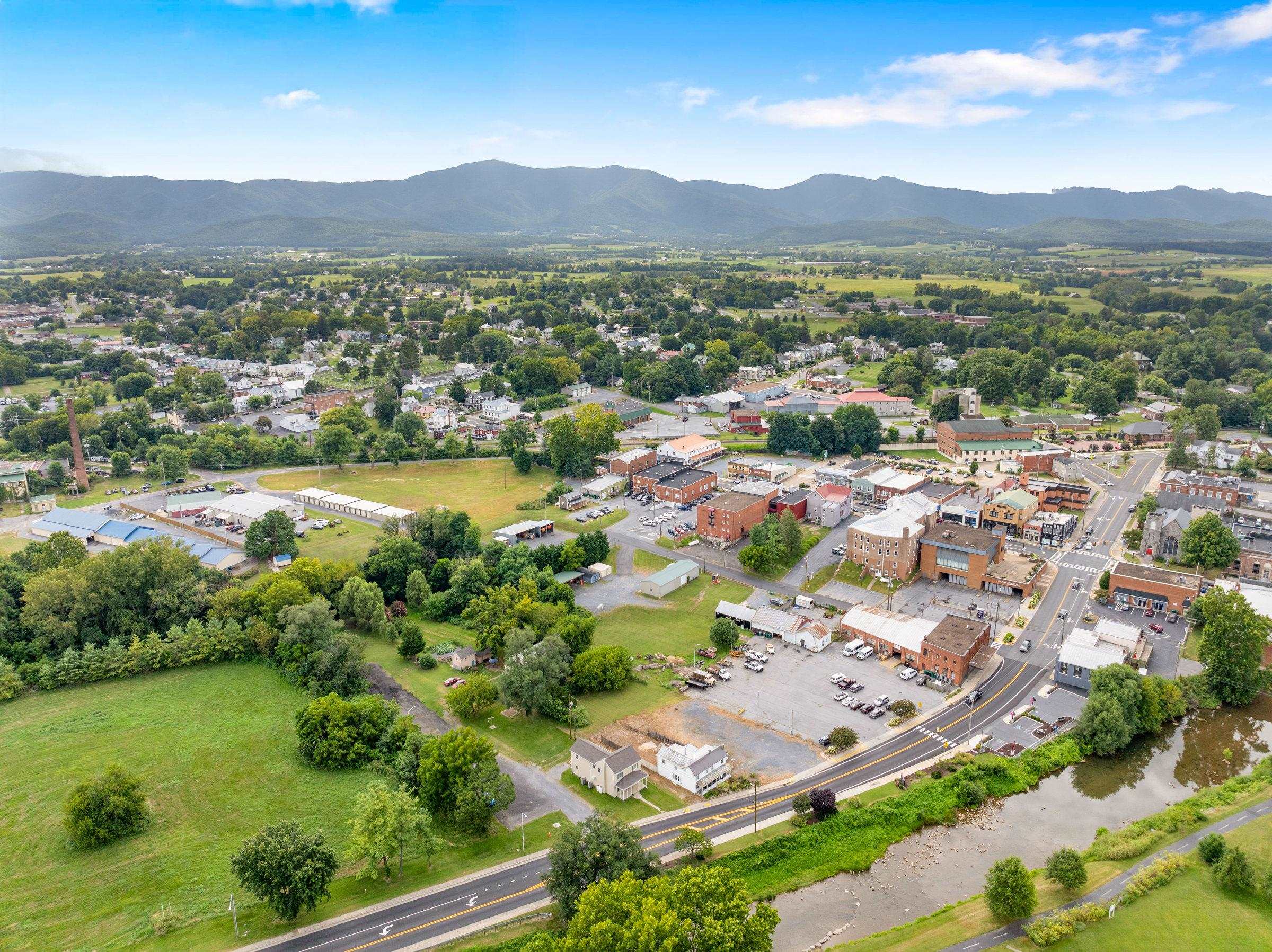 66 N BROAD ST, LURAY, Virginia 22835, 4 Bedrooms Bedrooms, ,2 BathroomsBathrooms,Residential,66 N BROAD ST,667985 MLS # 667985