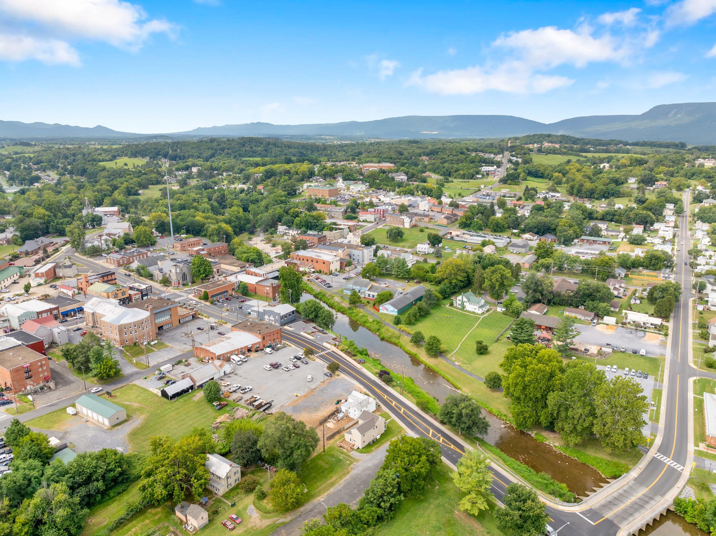 66 N BROAD ST, LURAY, Virginia 22835, 4 Bedrooms Bedrooms, ,2 BathroomsBathrooms,Residential,66 N BROAD ST,667985 MLS # 667985