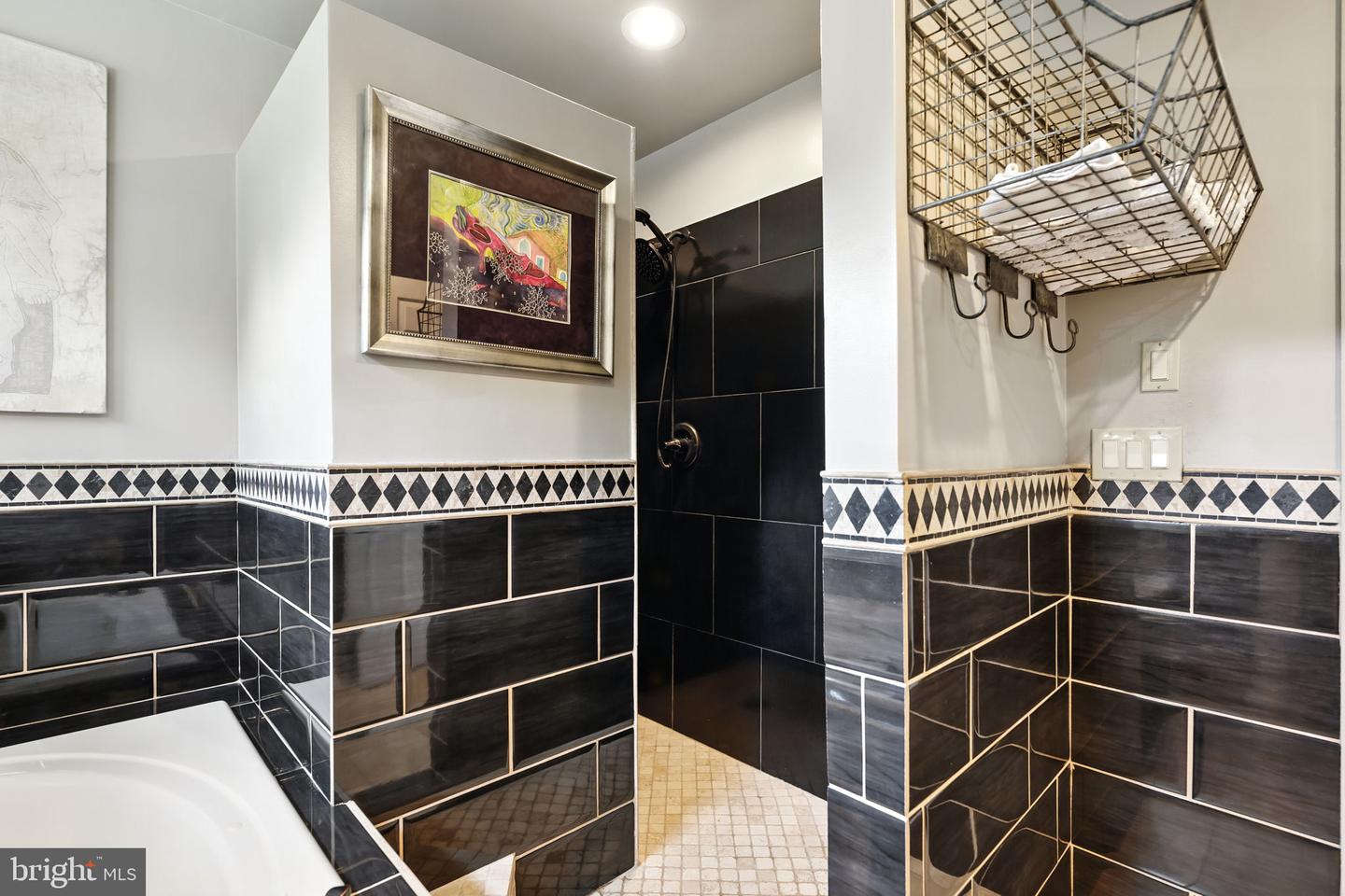 9605 LINDEN WOOD RD, MANASSAS, Virginia 20111, 4 Bedrooms Bedrooms, ,3 BathroomsBathrooms,Residential,For sale,9605 LINDEN WOOD RD,VAPW2098376 MLS # VAPW2098376