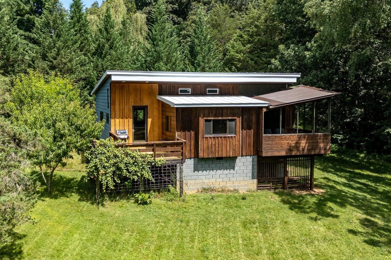606 RIVERSIDE DR, LURAY, Virginia 22835, 1 Bedroom Bedrooms, ,1 BathroomBathrooms,Residential,606 RIVERSIDE DR,668000 MLS # 668000