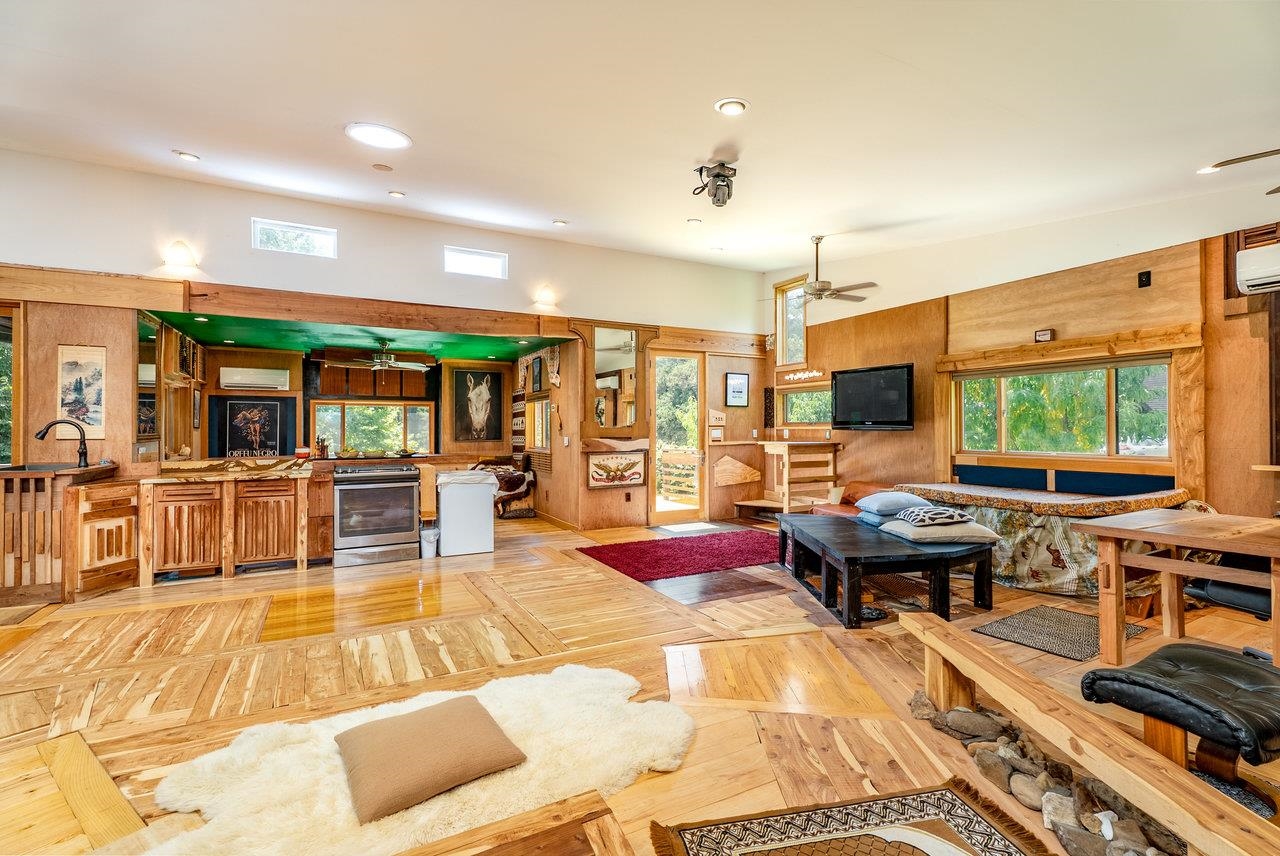 606 RIVERSIDE DR, LURAY, Virginia 22835, 1 Bedroom Bedrooms, ,1 BathroomBathrooms,Residential,606 RIVERSIDE DR,668000 MLS # 668000