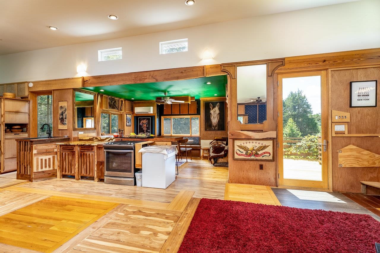 606 RIVERSIDE DR, LURAY, Virginia 22835, 1 Bedroom Bedrooms, ,1 BathroomBathrooms,Residential,606 RIVERSIDE DR,668000 MLS # 668000