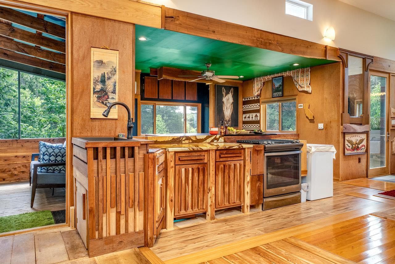 606 RIVERSIDE DR, LURAY, Virginia 22835, 1 Bedroom Bedrooms, ,1 BathroomBathrooms,Residential,606 RIVERSIDE DR,668000 MLS # 668000