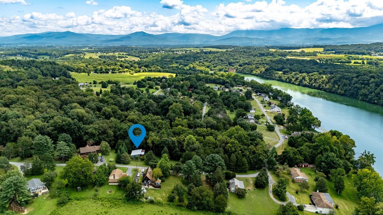 606 RIVERSIDE DR, LURAY, Virginia 22835, 1 Bedroom Bedrooms, ,1 BathroomBathrooms,Residential,606 RIVERSIDE DR,668000 MLS # 668000