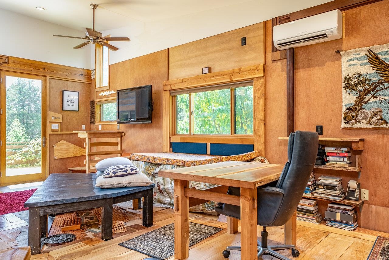 606 RIVERSIDE DR, LURAY, Virginia 22835, 1 Bedroom Bedrooms, ,1 BathroomBathrooms,Residential,606 RIVERSIDE DR,668000 MLS # 668000