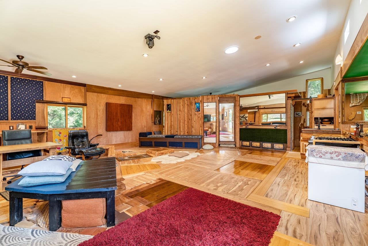 606 RIVERSIDE DR, LURAY, Virginia 22835, 1 Bedroom Bedrooms, ,1 BathroomBathrooms,Residential,606 RIVERSIDE DR,668000 MLS # 668000