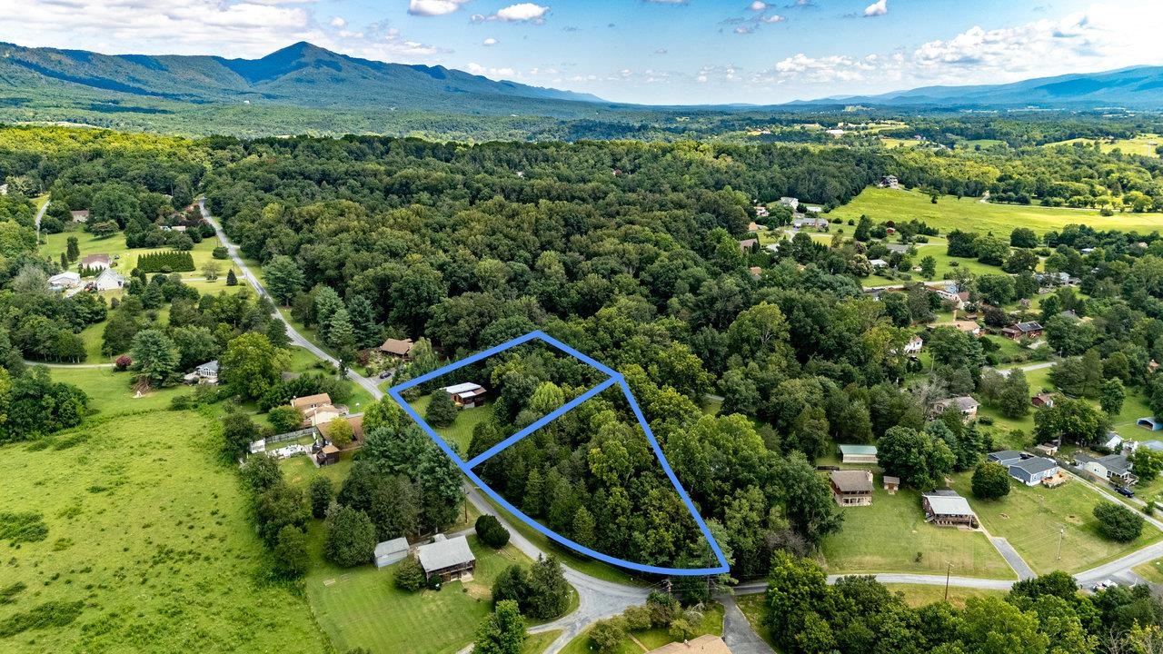 606 RIVERSIDE DR, LURAY, Virginia 22835, 1 Bedroom Bedrooms, ,1 BathroomBathrooms,Residential,606 RIVERSIDE DR,668000 MLS # 668000