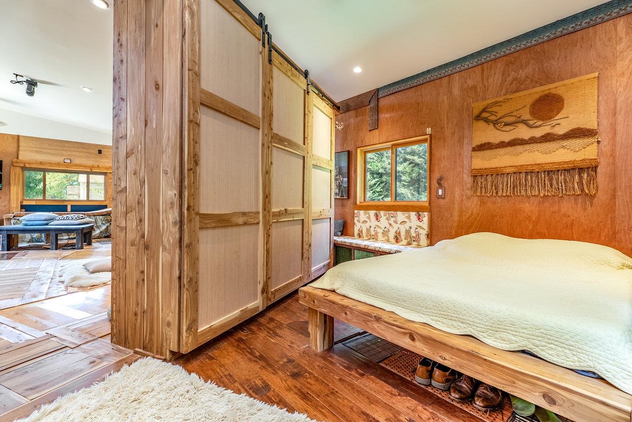 606 RIVERSIDE DR, LURAY, Virginia 22835, 1 Bedroom Bedrooms, ,1 BathroomBathrooms,Residential,606 RIVERSIDE DR,668000 MLS # 668000