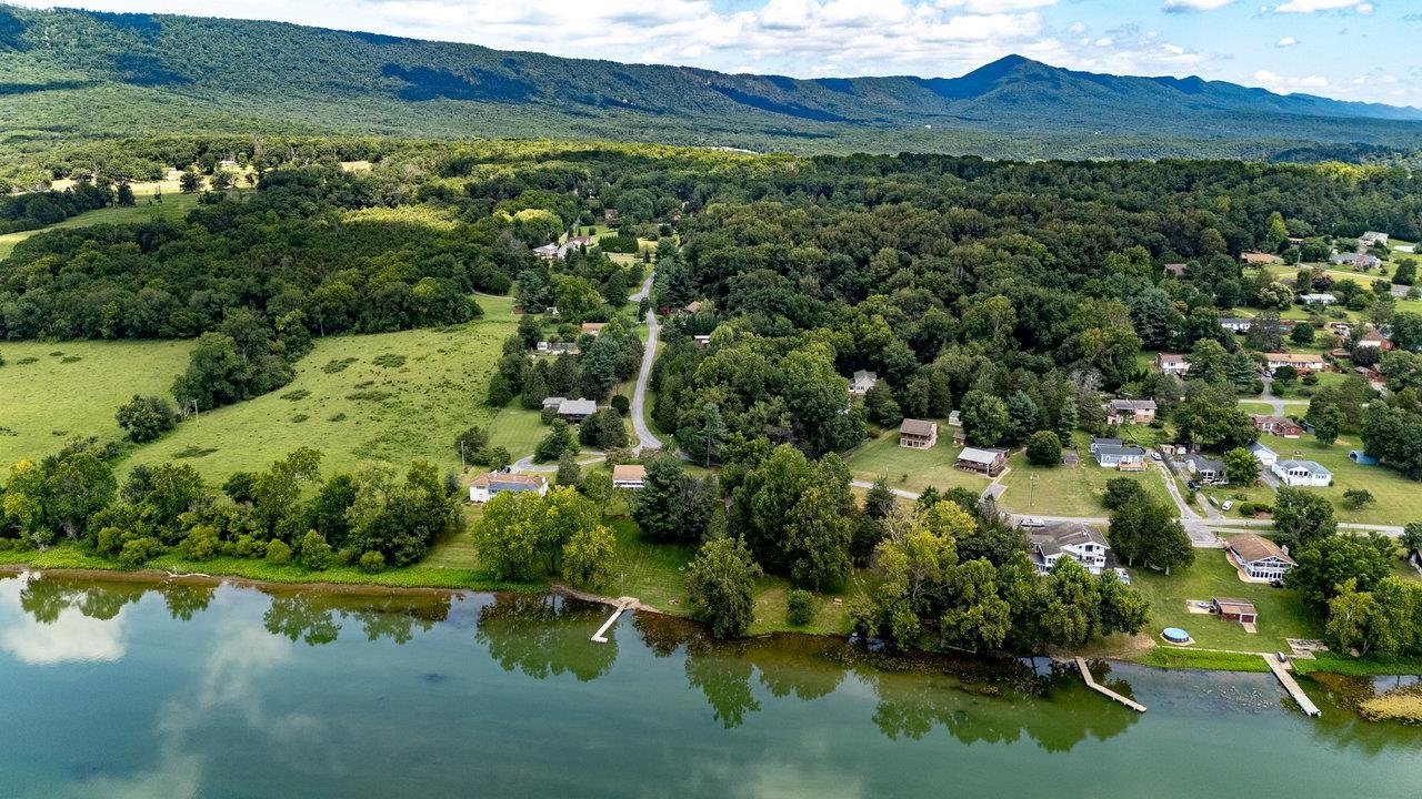 606 RIVERSIDE DR, LURAY, Virginia 22835, 1 Bedroom Bedrooms, ,1 BathroomBathrooms,Residential,606 RIVERSIDE DR,668000 MLS # 668000