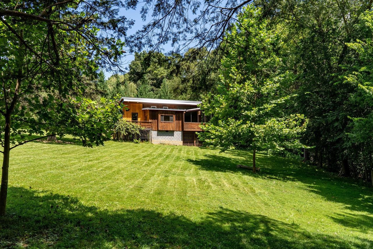 606 RIVERSIDE DR, LURAY, Virginia 22835, 1 Bedroom Bedrooms, ,1 BathroomBathrooms,Residential,606 RIVERSIDE DR,668000 MLS # 668000