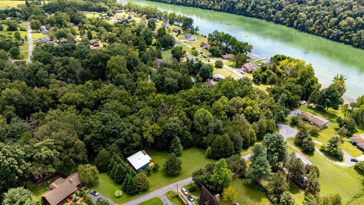 606 RIVERSIDE DR, LURAY, Virginia 22835, 1 Bedroom Bedrooms, ,1 BathroomBathrooms,Residential,606 RIVERSIDE DR,668000 MLS # 668000