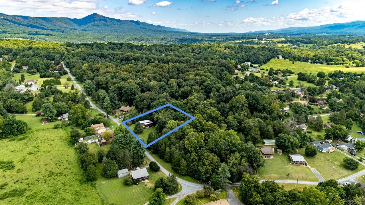 606 RIVERSIDE DR, LURAY, Virginia 22835, 1 Bedroom Bedrooms, ,1 BathroomBathrooms,Residential,606 RIVERSIDE DR,668000 MLS # 668000