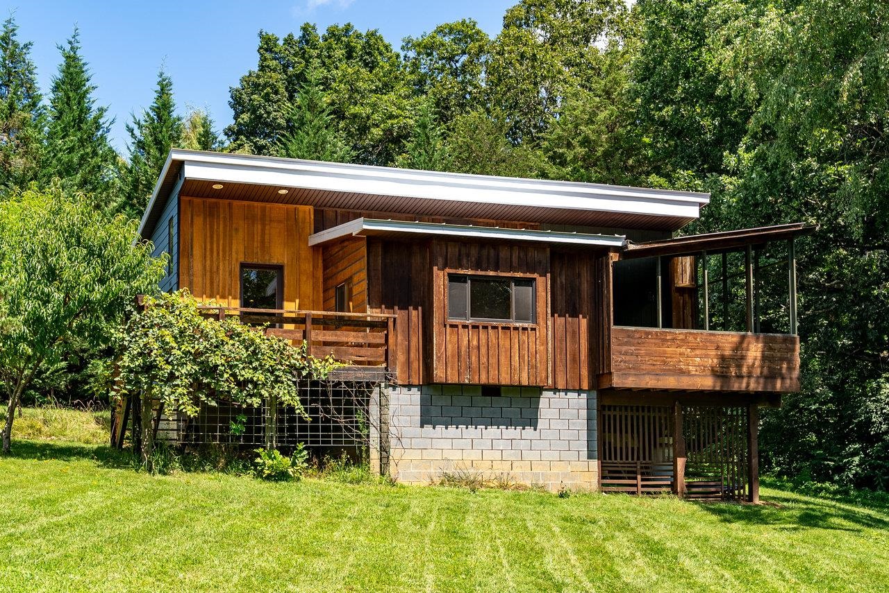 606 RIVERSIDE DR, LURAY, Virginia 22835, 1 Bedroom Bedrooms, ,1 BathroomBathrooms,Residential,606 RIVERSIDE DR,668000 MLS # 668000