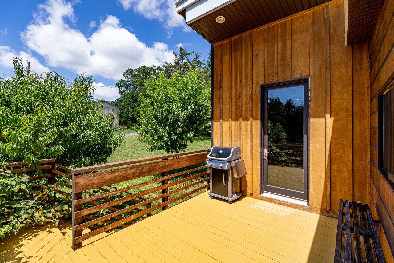 606 RIVERSIDE DR, LURAY, Virginia 22835, 1 Bedroom Bedrooms, ,1 BathroomBathrooms,Residential,606 RIVERSIDE DR,668000 MLS # 668000