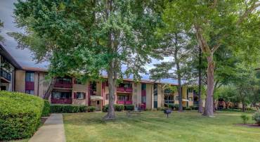 7613 LEE HWY #302, FALLS CHURCH, Virginia 22042, 2 Bedrooms Bedrooms, ,1 BathroomBathrooms,Residential,For sale,7613 LEE HWY #302,VAFX2254786 MLS # VAFX2254786