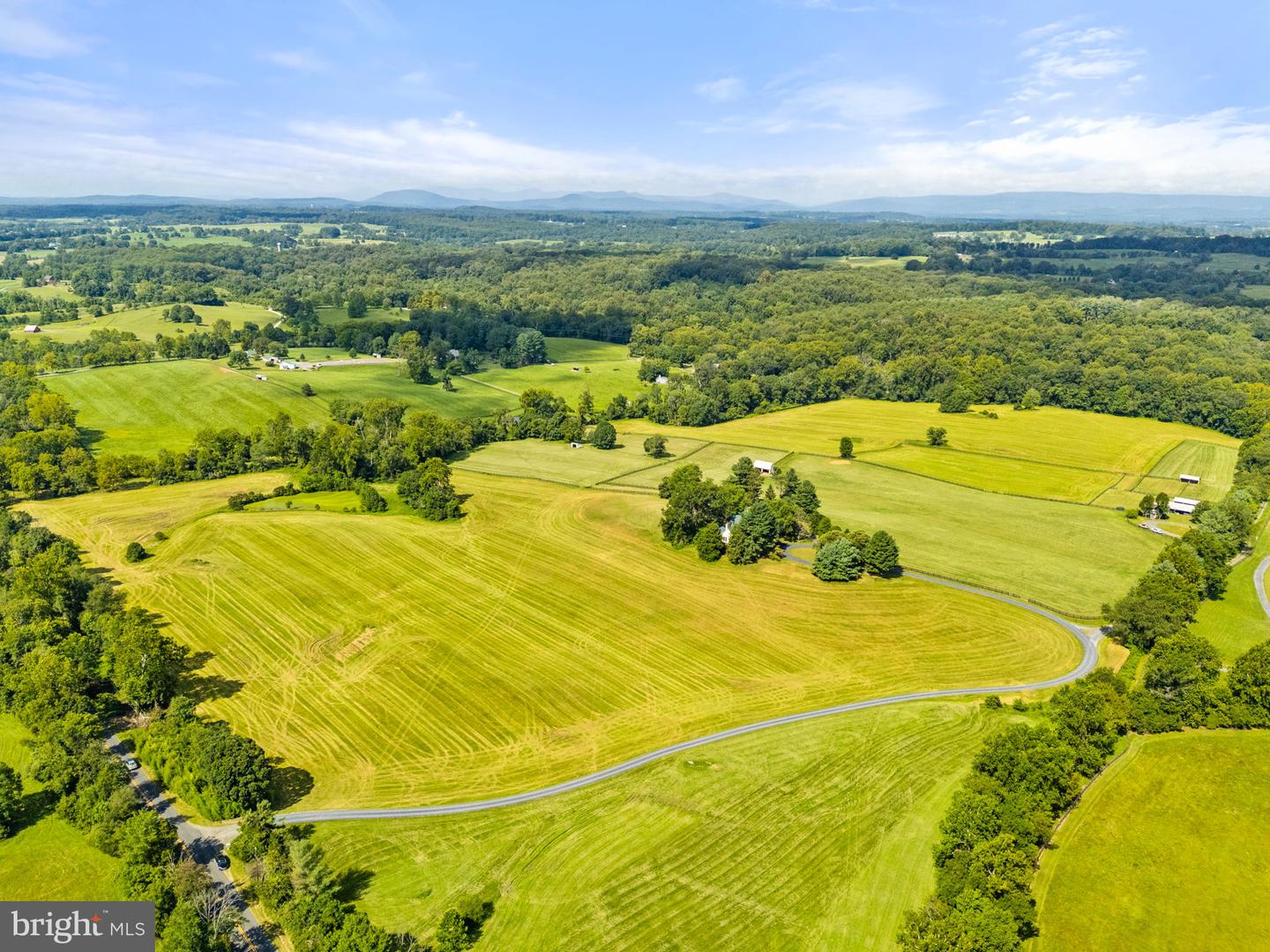 3418 HALFWAY RD, THE PLAINS, Virginia 20198, 5 Bedrooms Bedrooms, ,4 BathroomsBathrooms,Residential,For sale,3418 HALFWAY RD,VAFQ2017424 MLS # VAFQ2017424