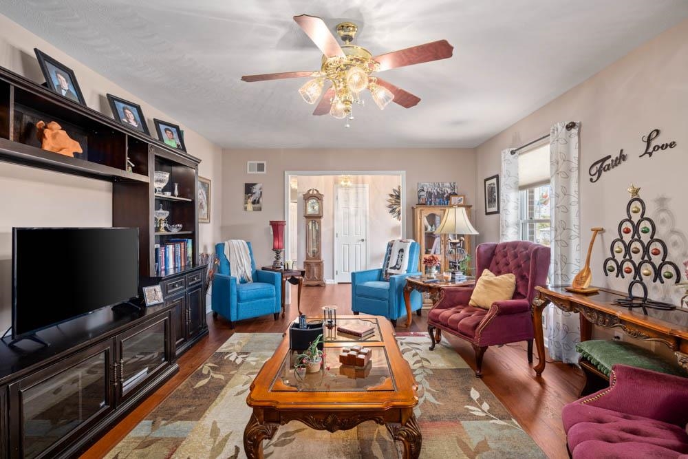 406 THREE LEAGUES RD, MCGAHEYSVILLE, Virginia 22840, 3 Bedrooms Bedrooms, ,2 BathroomsBathrooms,Residential,welcome to 406 Three Leagues Road,406 THREE LEAGUES RD,668004 MLS # 668004