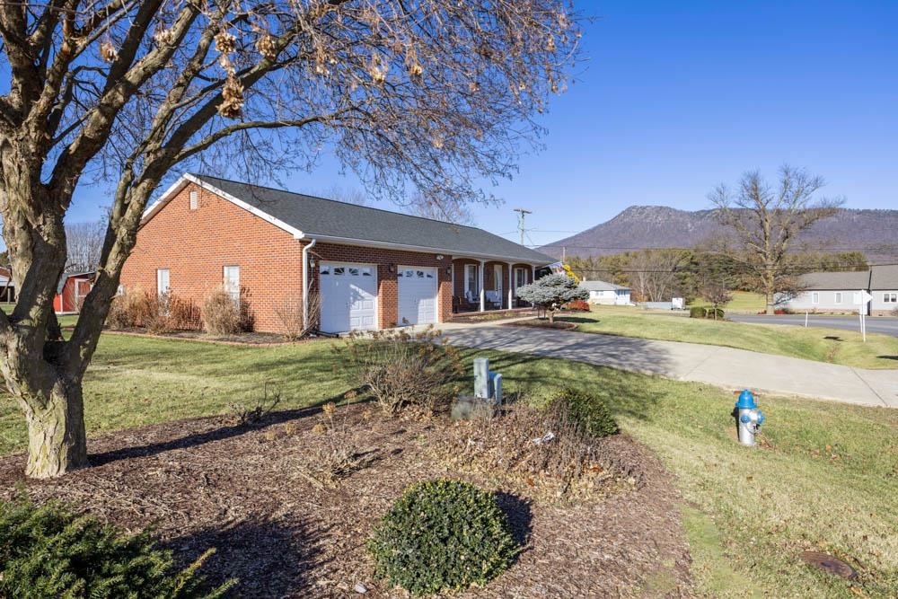 406 THREE LEAGUES RD, MCGAHEYSVILLE, Virginia 22840, 3 Bedrooms Bedrooms, ,2 BathroomsBathrooms,Residential,welcome to 406 Three Leagues Road,406 THREE LEAGUES RD,668004 MLS # 668004