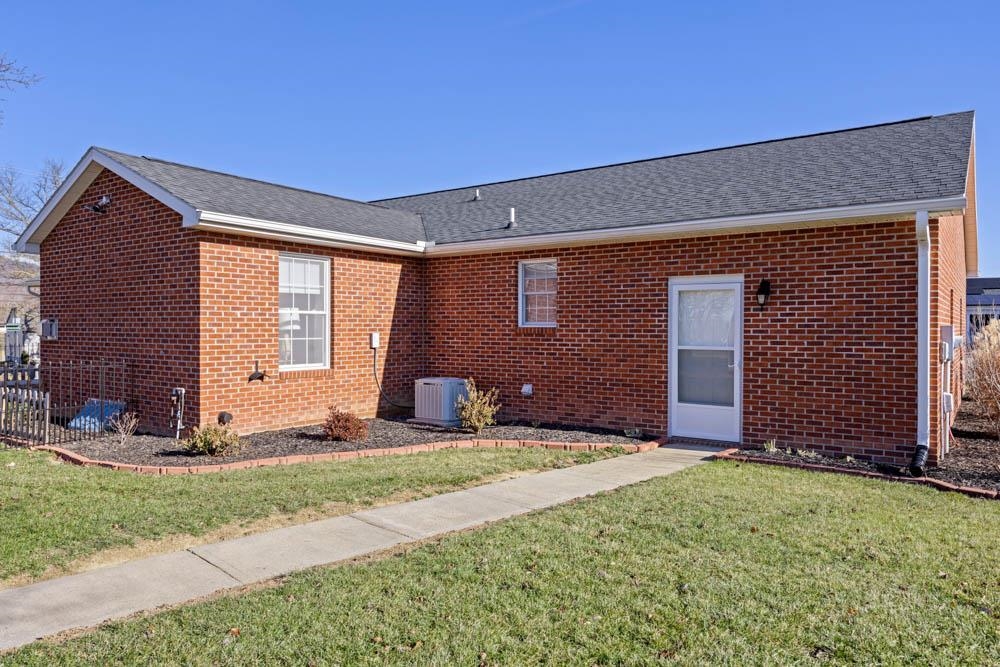 406 THREE LEAGUES RD, MCGAHEYSVILLE, Virginia 22840, 3 Bedrooms Bedrooms, ,2 BathroomsBathrooms,Residential,welcome to 406 Three Leagues Road,406 THREE LEAGUES RD,668004 MLS # 668004