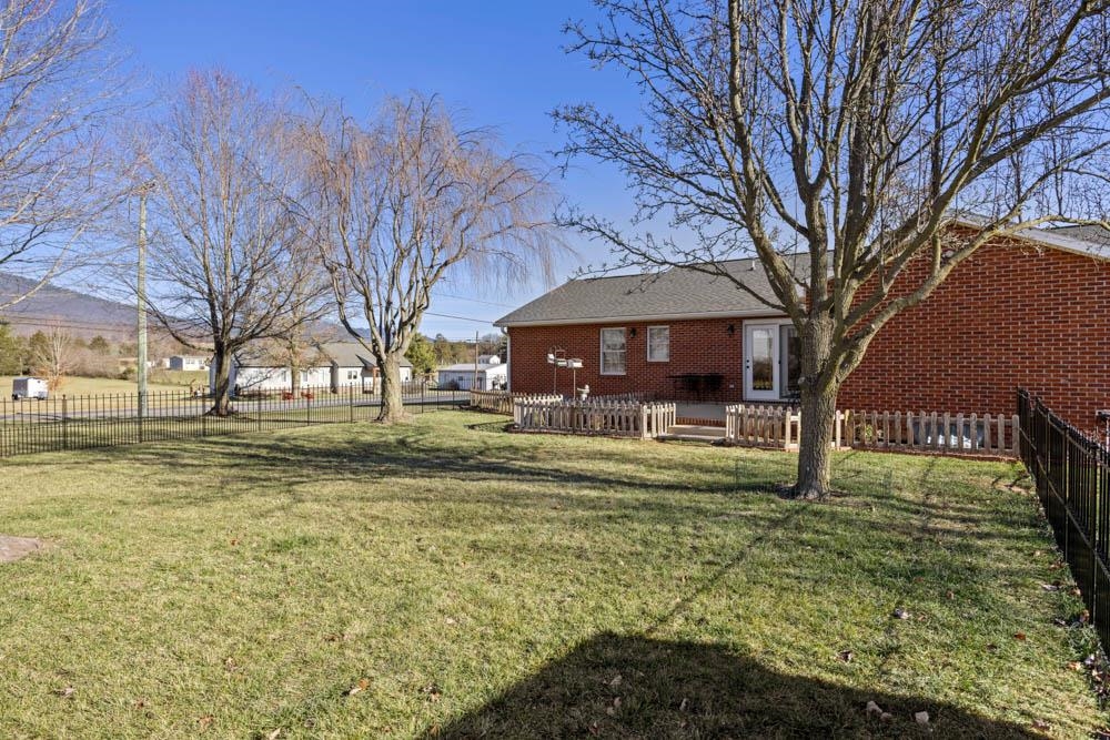 406 THREE LEAGUES RD, MCGAHEYSVILLE, Virginia 22840, 3 Bedrooms Bedrooms, ,2 BathroomsBathrooms,Residential,welcome to 406 Three Leagues Road,406 THREE LEAGUES RD,668004 MLS # 668004