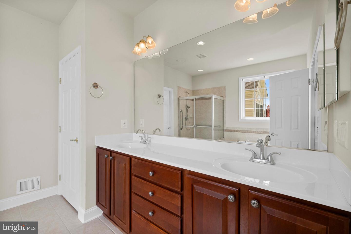 6200 E DRANESVILLE DR, FREDERICKSBURG, Virginia 22407, 3 Bedrooms Bedrooms, ,4 BathroomsBathrooms,Residential,For sale,6200 E DRANESVILLE DR,VASP2035036 MLS # VASP2035036