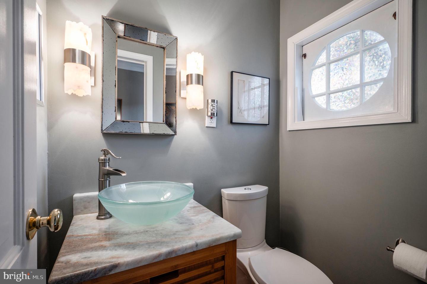 827 S FAIRFAX ST, ALEXANDRIA, Virginia 22314, 3 Bedrooms Bedrooms, ,2 BathroomsBathrooms,Residential,For sale,827 S FAIRFAX ST,VAAX2048042 MLS # VAAX2048042