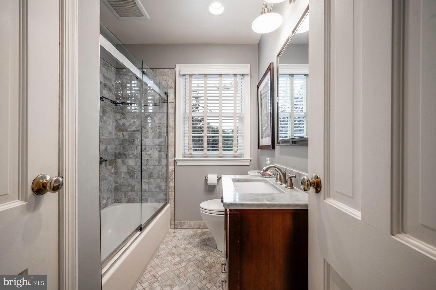 827 S FAIRFAX ST, ALEXANDRIA, Virginia 22314, 3 Bedrooms Bedrooms, ,2 BathroomsBathrooms,Residential,For sale,827 S FAIRFAX ST,VAAX2048042 MLS # VAAX2048042