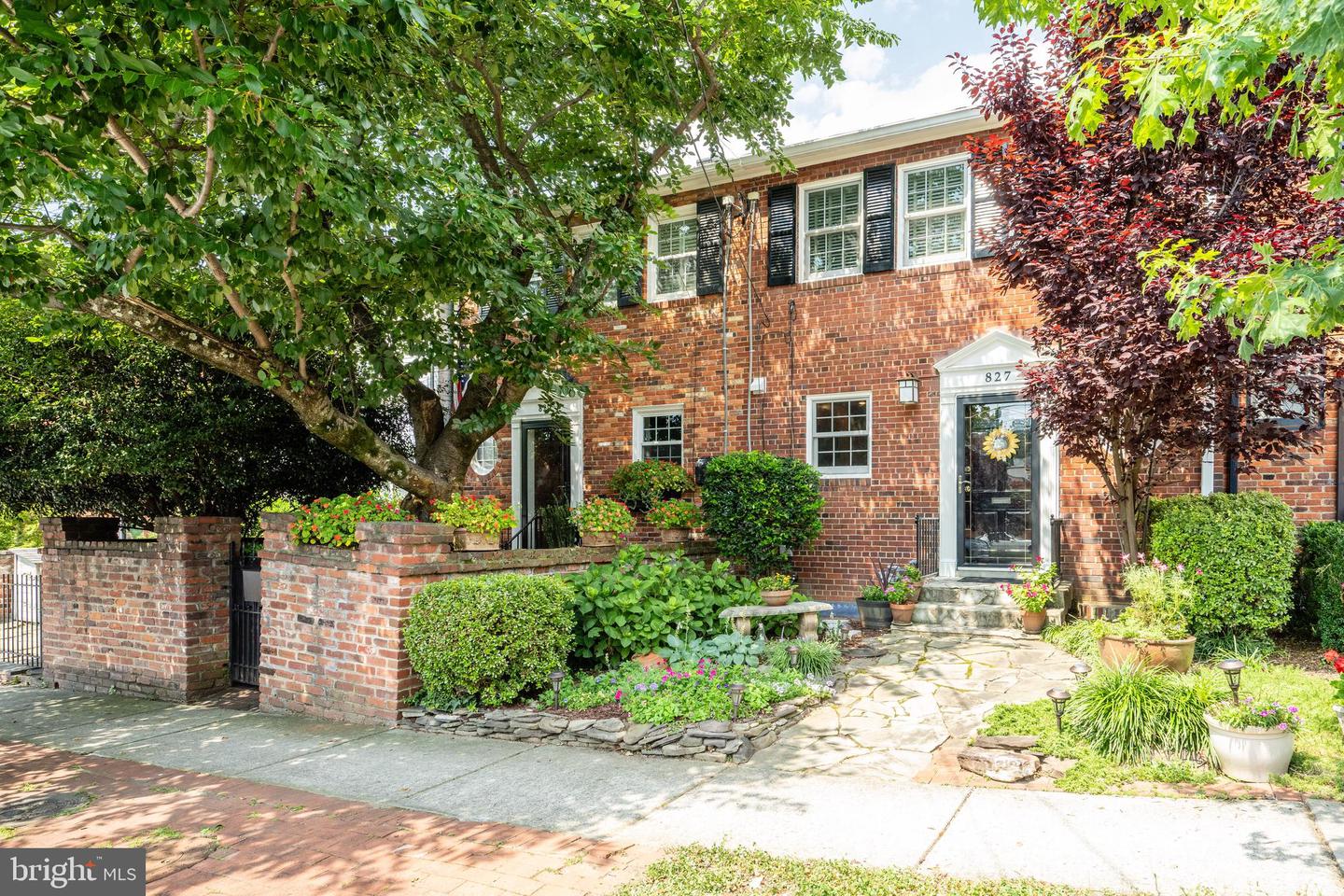 827 S FAIRFAX ST, ALEXANDRIA, Virginia 22314, 3 Bedrooms Bedrooms, ,2 BathroomsBathrooms,Residential,For sale,827 S FAIRFAX ST,VAAX2048042 MLS # VAAX2048042