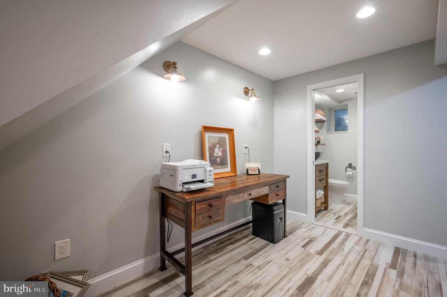 827 S FAIRFAX ST, ALEXANDRIA, Virginia 22314, 3 Bedrooms Bedrooms, ,2 BathroomsBathrooms,Residential,For sale,827 S FAIRFAX ST,VAAX2048042 MLS # VAAX2048042