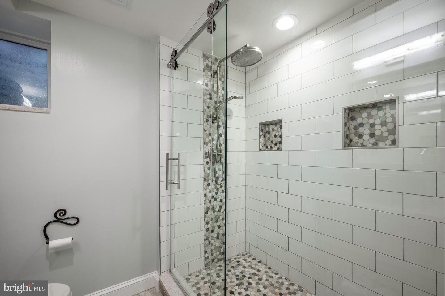 827 S FAIRFAX ST, ALEXANDRIA, Virginia 22314, 3 Bedrooms Bedrooms, ,2 BathroomsBathrooms,Residential,For sale,827 S FAIRFAX ST,VAAX2048042 MLS # VAAX2048042