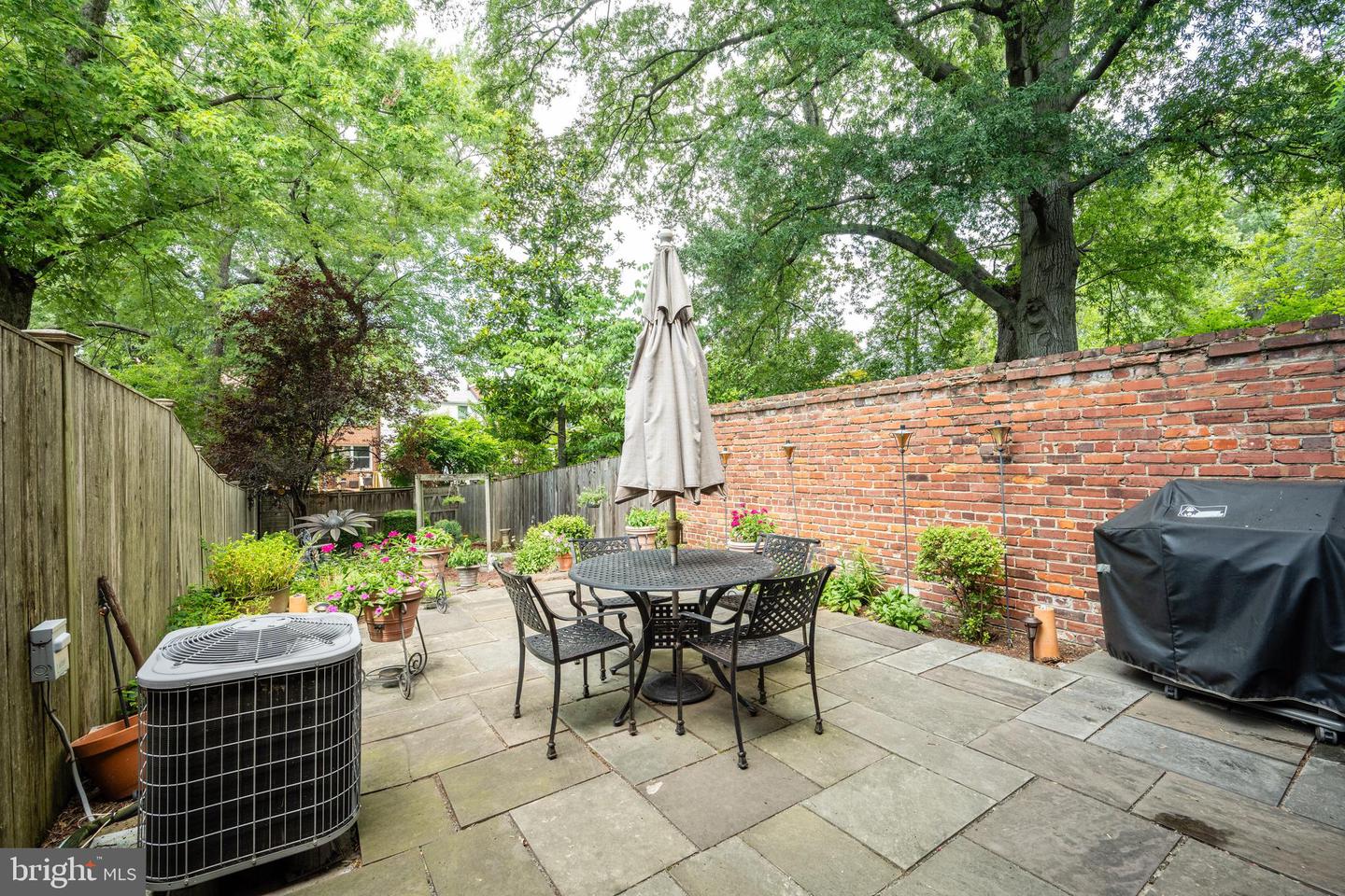 827 S FAIRFAX ST, ALEXANDRIA, Virginia 22314, 3 Bedrooms Bedrooms, ,2 BathroomsBathrooms,Residential,For sale,827 S FAIRFAX ST,VAAX2048042 MLS # VAAX2048042