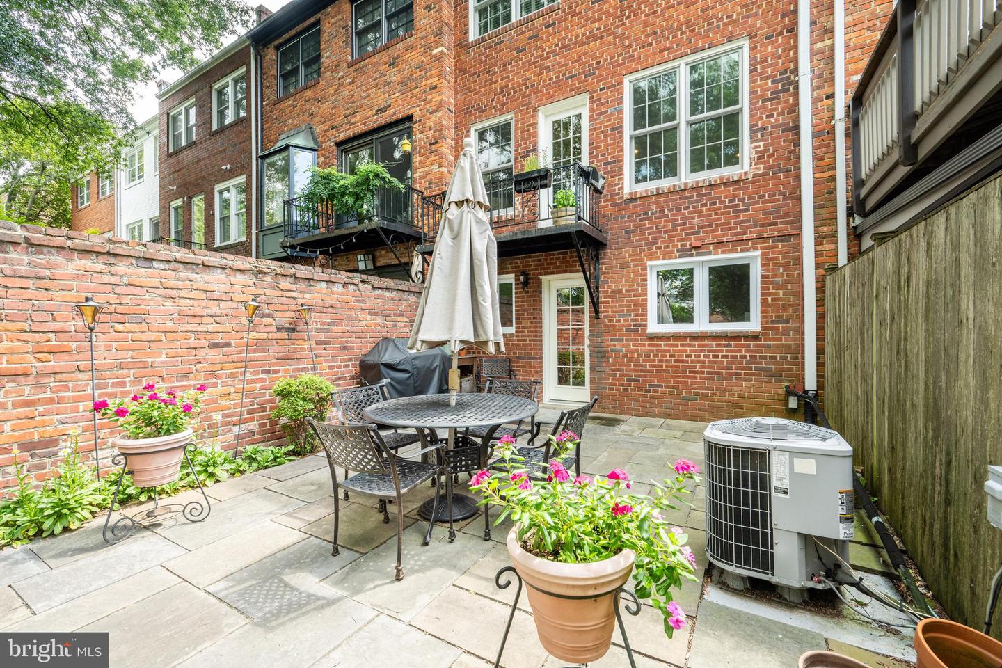 827 S FAIRFAX ST, ALEXANDRIA, Virginia 22314, 3 Bedrooms Bedrooms, ,2 BathroomsBathrooms,Residential,For sale,827 S FAIRFAX ST,VAAX2048042 MLS # VAAX2048042