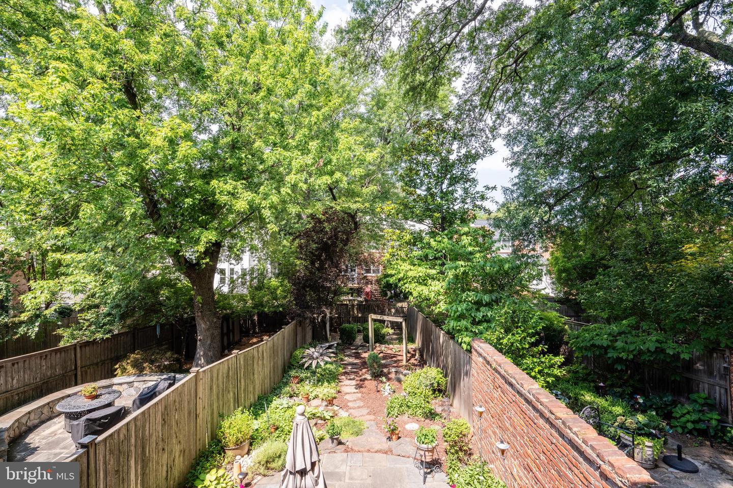 827 S FAIRFAX ST, ALEXANDRIA, Virginia 22314, 3 Bedrooms Bedrooms, ,2 BathroomsBathrooms,Residential,For sale,827 S FAIRFAX ST,VAAX2048042 MLS # VAAX2048042