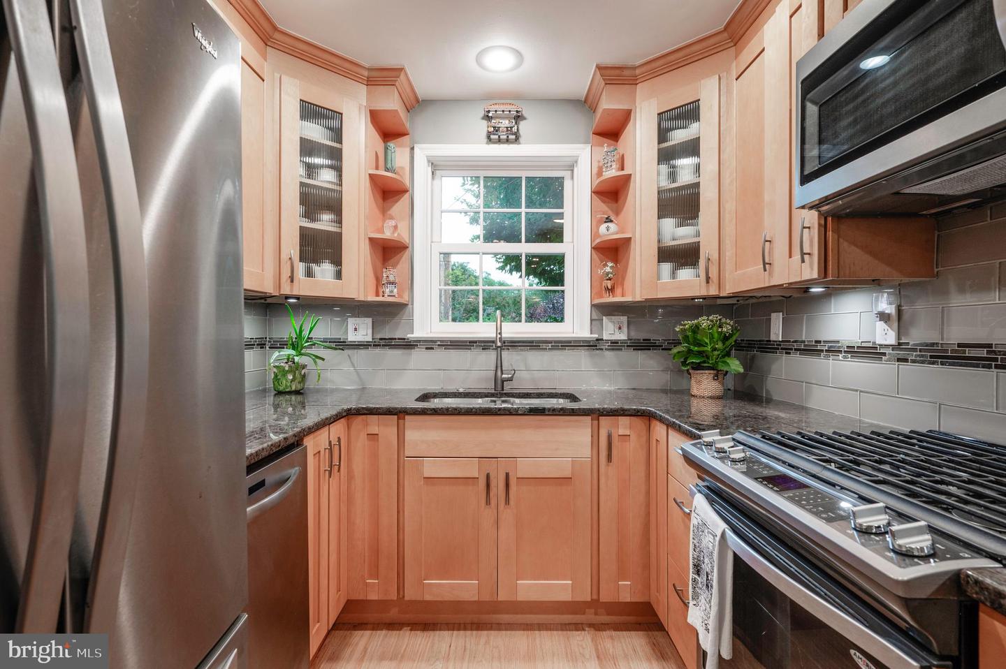 827 S FAIRFAX ST, ALEXANDRIA, Virginia 22314, 3 Bedrooms Bedrooms, ,2 BathroomsBathrooms,Residential,For sale,827 S FAIRFAX ST,VAAX2048042 MLS # VAAX2048042
