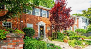 827 S FAIRFAX ST, ALEXANDRIA, Virginia 22314, 3 Bedrooms Bedrooms, ,2 BathroomsBathrooms,Residential,For sale,827 S FAIRFAX ST,VAAX2048042 MLS # VAAX2048042