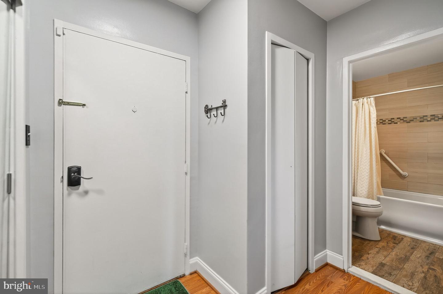 6631 WAKEFIELD DR #106, ALEXANDRIA, Virginia 22307, 1 Bedroom Bedrooms, 2 Rooms Rooms,1 BathroomBathrooms,Residential,For sale,6631 WAKEFIELD DR #106,VAFX2258882 MLS # VAFX2258882