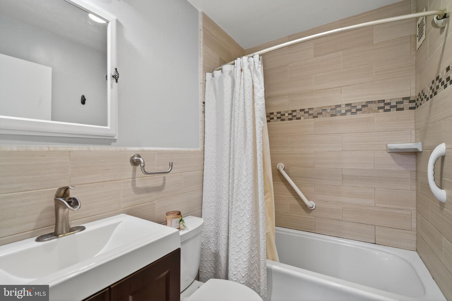 6631 WAKEFIELD DR #106, ALEXANDRIA, Virginia 22307, 1 Bedroom Bedrooms, 2 Rooms Rooms,1 BathroomBathrooms,Residential,For sale,6631 WAKEFIELD DR #106,VAFX2258882 MLS # VAFX2258882