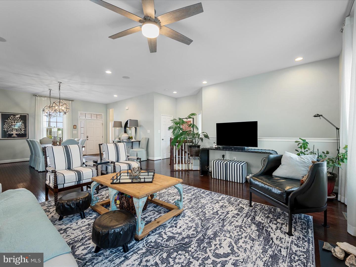 571 TOWN RUN LN, STEPHENS CITY, Virginia 22655, 4 Bedrooms Bedrooms, ,3 BathroomsBathrooms,Residential,For sale,571 TOWN RUN LN,VAFV2035876 MLS # VAFV2035876